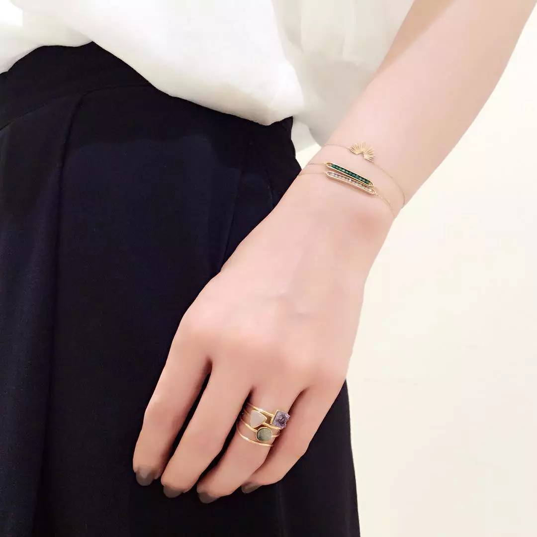 想变成戒指的女子(图1)